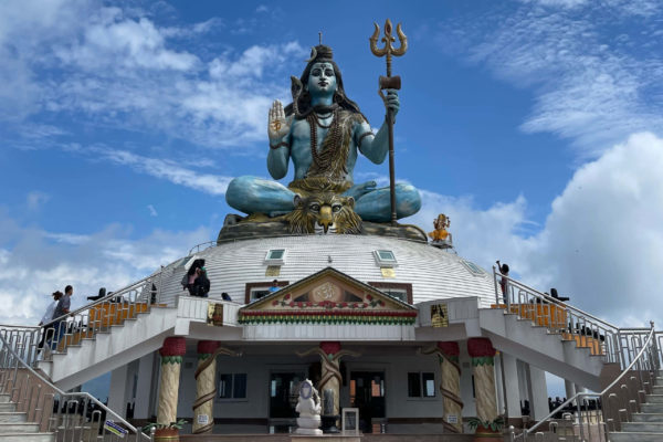 Hinduistický chrám a Socha 