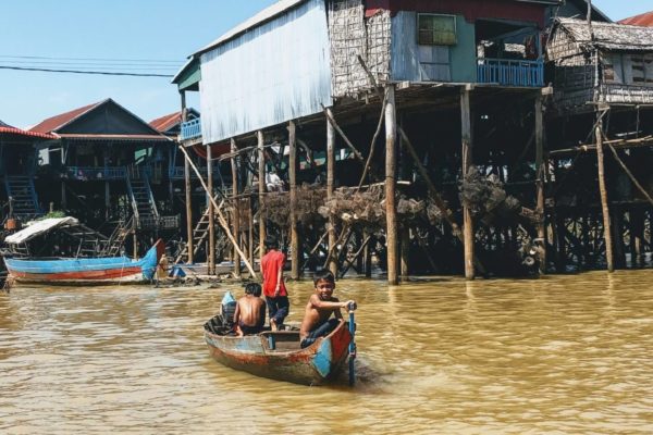 Plávajúca dedina na jazere Tonle Sap