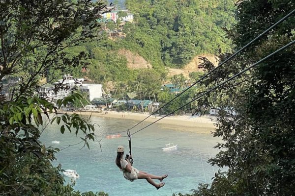 Zipline ponad more a palmy