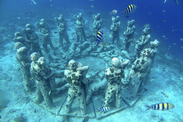Podvodné sochy pri ostrovoch Gili