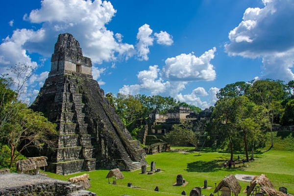 🏛️ Flores & Tikal