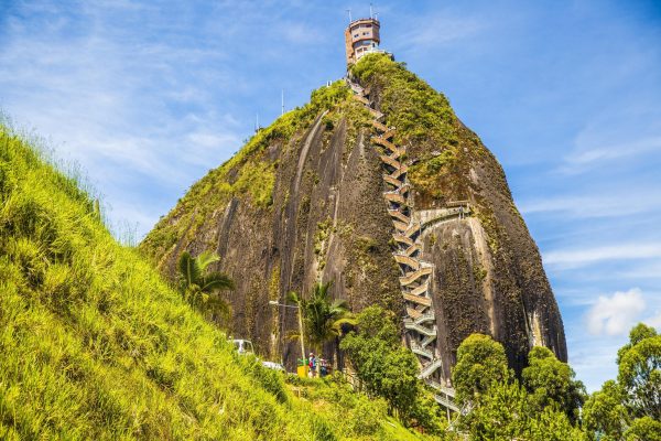 ⛰ Výstup na skalu El Peñol pri Guatapé